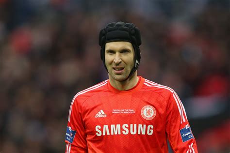 Chelsea goalkeeper Petr Cech should be a 'big target' for Arsenal says ...