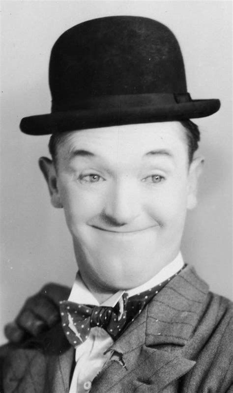 Stan Laurel biography - Famous Clowns