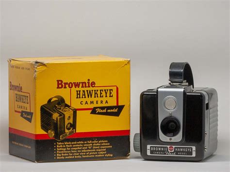 Camera Review: Kodak Brownie Hawkeye, Flash Model - EMULSIVE