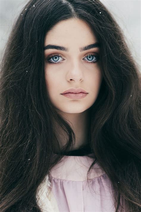 Pin by Amber_Bowisk on BOOKWOMZZ | Black hair blue eyes, Black hair ...