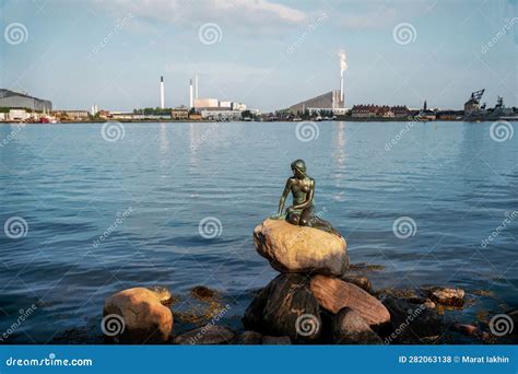 Famous Mermaid Statue in Copenhagen - Old Statue of 1913 Year Editorial ...