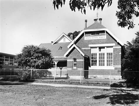 Glen Waverley Primary School No 2219 with heritage building and ...