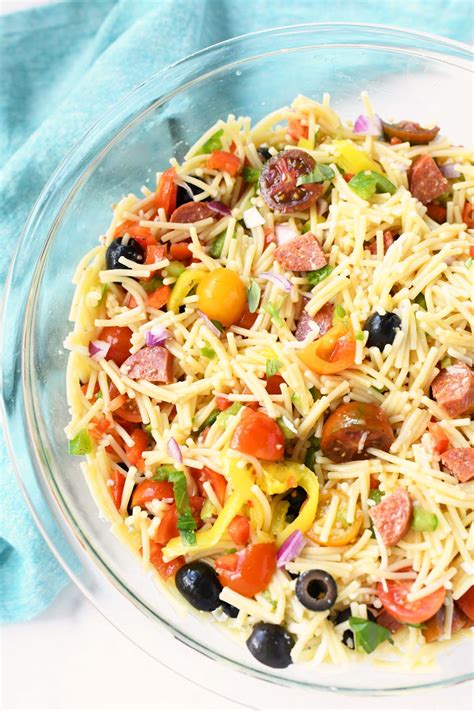 Easy Pizza Pasta Salad Recipe - Sizzling Eats