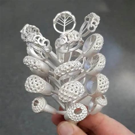 3D printed jewelry: how does castable resin 3D printing work?