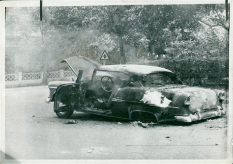 Radio - Burned car, Leopoldville, Congo, 1960 - Catawiki