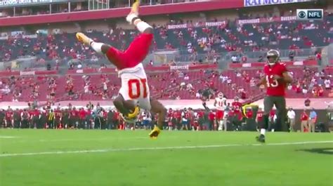 Tyreek Hill’s Backflip to Victory Goes Viral After Kansas City Chief’s ...