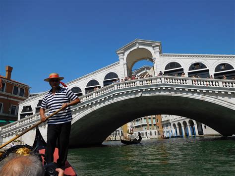 Gondola going under the Rialto Bridge, Venice Italy | Venice italy ...