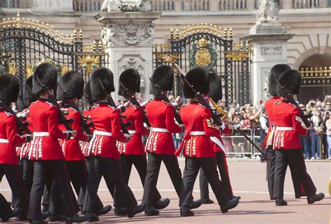 Buckingham Palace Tour & Changing of the Guard - City Wonders