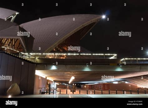 sydney opera house at night Stock Photo - Alamy