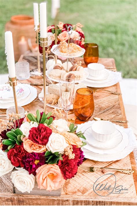 Autumn Picnic Ideas | How to celebrate Friendsgiving | WithASpin