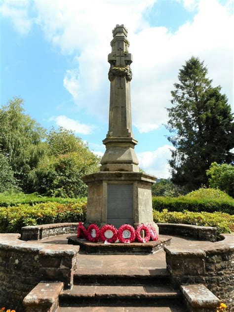 Killearn War Memorial © Richard Sutcliffe :: Geograph Britain and Ireland