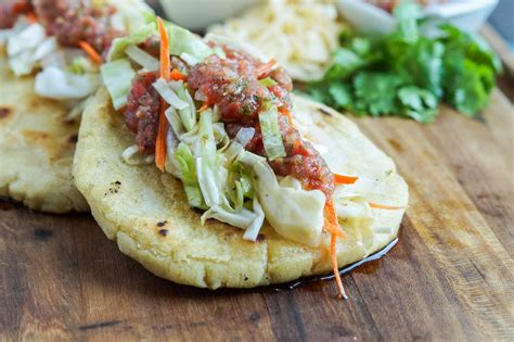 Pupusas de Queso (Salvadoran Cheese-Stuffed Tortillas) - Tara's ...