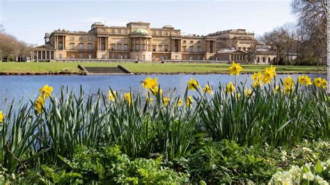 Queen opens Buckingham Palace gardens to public | CNN Travel