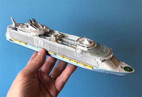 Oasis of The SEAS Royal Caribbean Cruise Ship Model in Scale 1:1250 ...