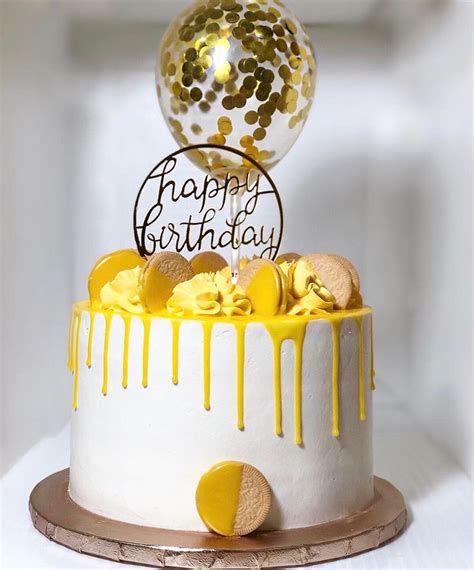 Yellow lemon drip cake | Drip cakes, Yellow birthday cakes, Lemon ...