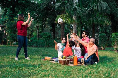 Plan these 5 family picnic games for your next picnic!