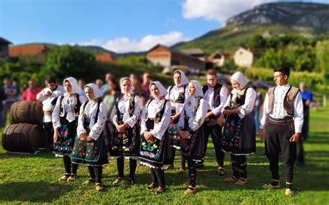 Serbian traditional clothing | BLeisureDMC