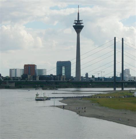 Skyline Düsseldorf | Skyline mit Stadttor, Fernsehturm, Medi… | Flickr