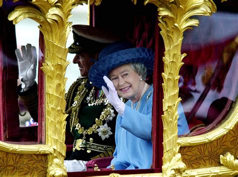 Queen Elizabeth II, a monarch bound by duty | AP News | AP News