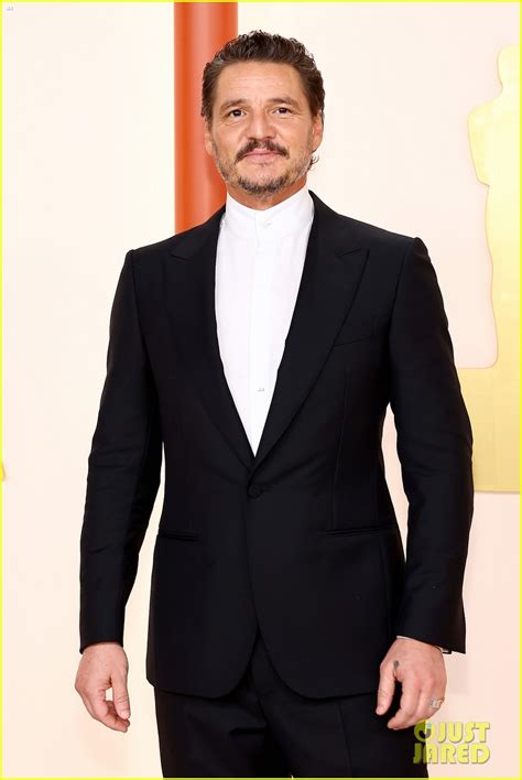 Pedro Pascal Suits Up For 2023 Oscars to Support Nominated Sister ...