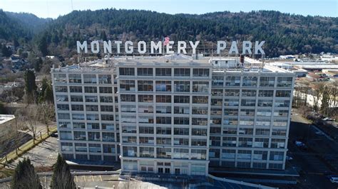 Lender forecloses on Portland's Montgomery Park office complex | kgw.com