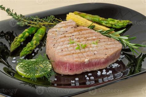 Grilled Tuna steak 8477468 Stock Photo at Vecteezy