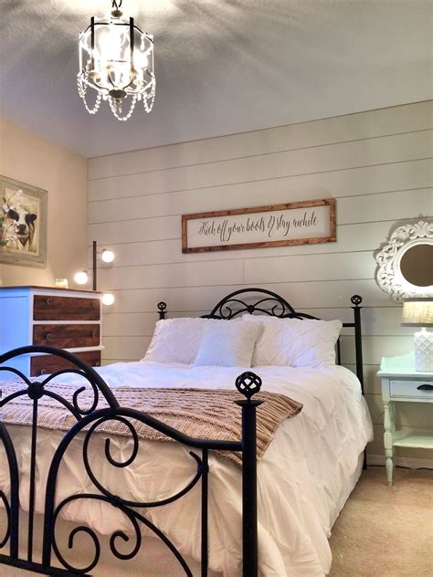 Coastal Farmhouse Guest Bedroom – Idalias Salon