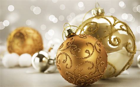 Gold Christmas Ornaments Pictures & Photos