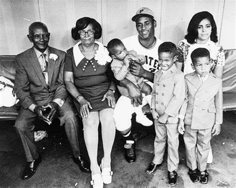 Family man - Roberto Clemente - Photos - ESPN