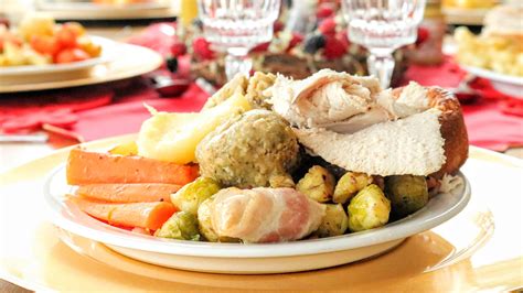 Tips for Cooking a Christmas Turkey Dinner - Tastefully Vikkie