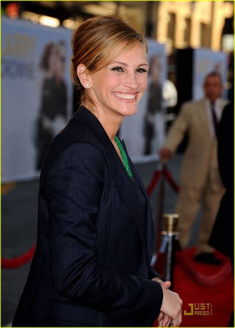 Julia Roberts: 'Larry Crowne' Premiere with Tom Hanks!: Photo 2555953 ...