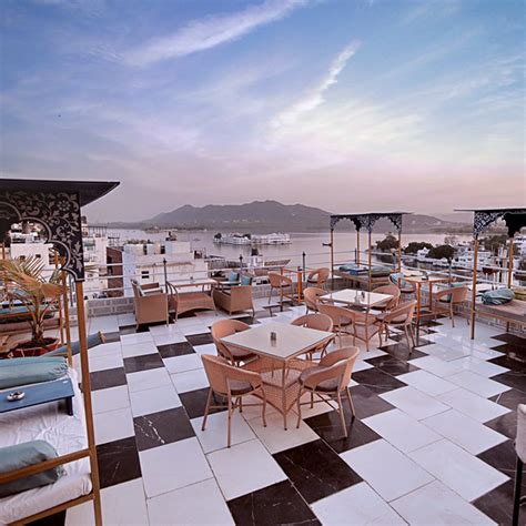 Top Lakeview Hotel in Udaipur - Best family hotel in udaipur near Lake