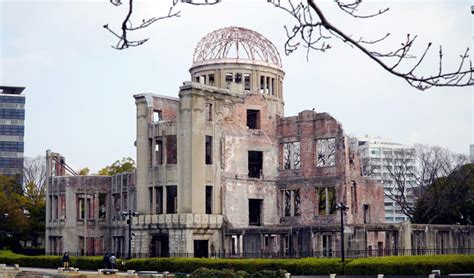 Hiroshima Atomic Bomb Dome - Tourist in Japan