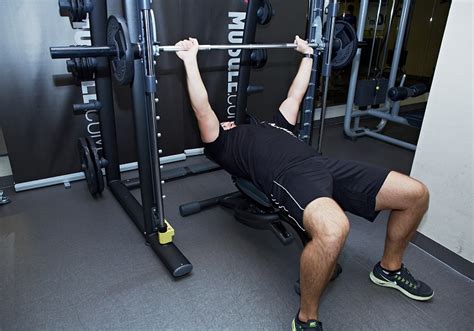 Smith Machine Bench Press - MUSQLE