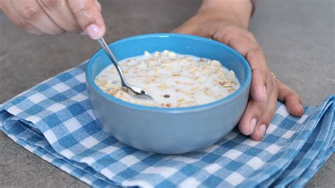 Oatmeal porridge in blue bowl 21363944 Stock Video at Vecteezy