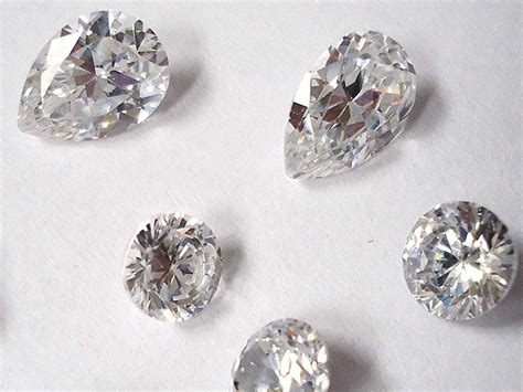 How To Tell If A Diamond Is Real Or Fake | 15 Minute News