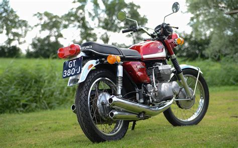 Review of Suzuki GT 380 J 1972: pictures, live photos & description ...