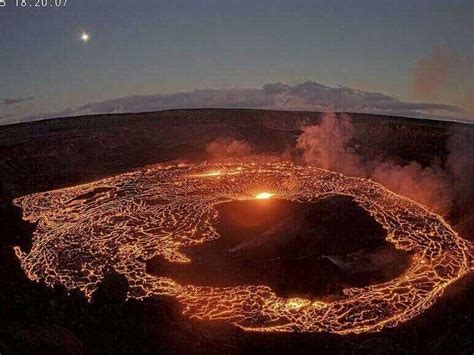 Hawaii's Kilauea volcano erupts again, summit crater glows : NPR