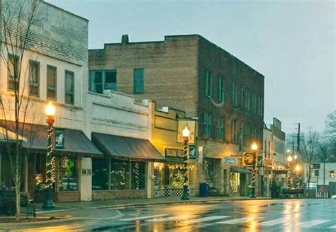 A rainy evening in downtown Sylva, one week before Christmas 2017 ...