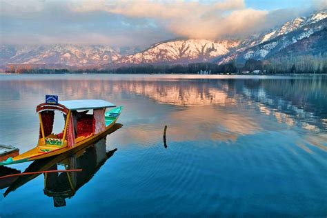 Dal Lake - A Winter Landscape | Dal Lake in Srinagar, the su… | Flickr