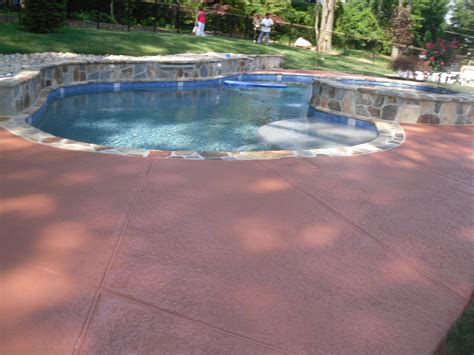 Pros and Cons of Painting a Concrete Pool Deck