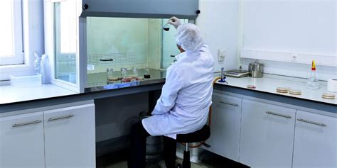 Maximise Laboratory Safety With Proper Fume Hood Usage - Santech Lab