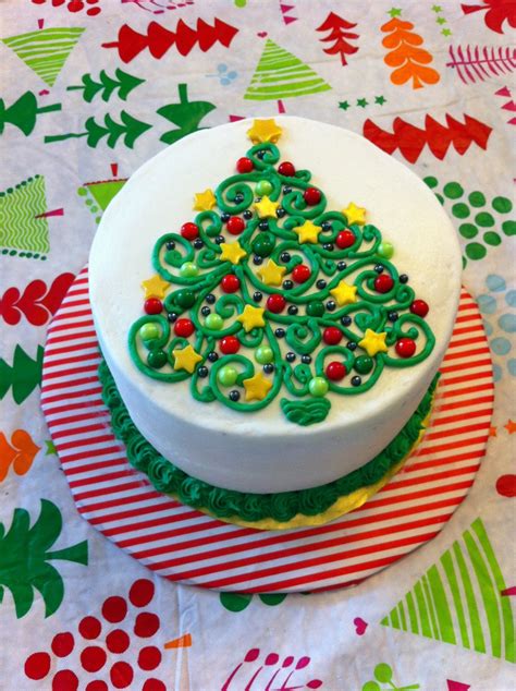 Swirly Christmas Tree Cake - CakeCentral.com