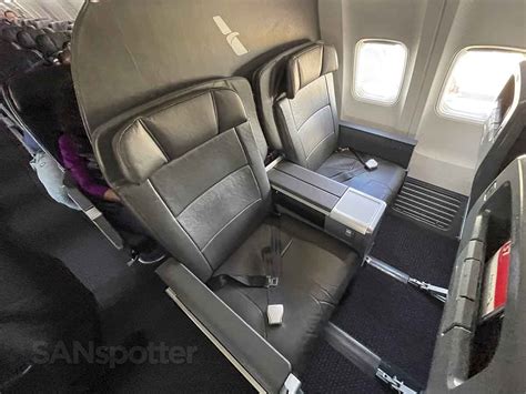 American Airlines 737-800 first class: A feeble attempt at excellence ...