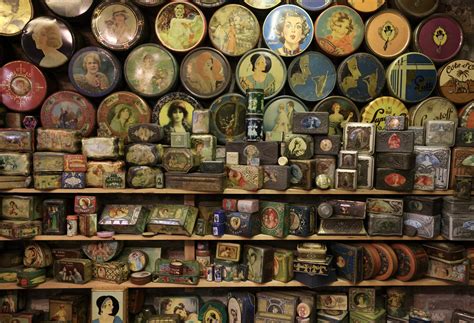 Belgian showcases collection of 60,000 antique tin boxes | Daily Sabah