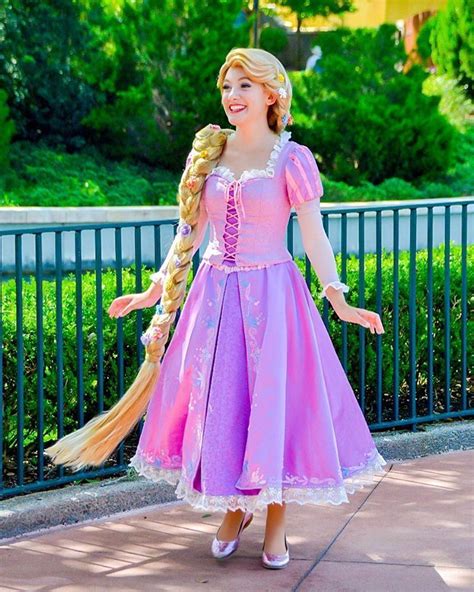 Rapunzel | Disney rapunzel, Rapunzel cosplay, Disney princess dresses