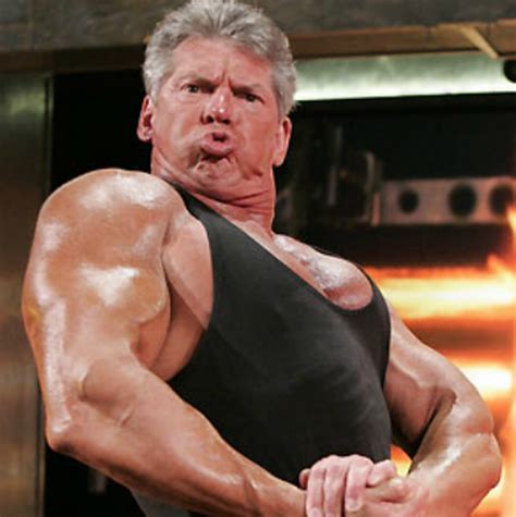 WWE baas Vince McMahon heeft nog steeds een INSANE trainingsschema op ...