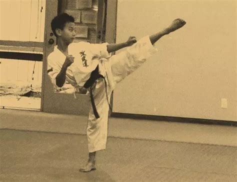 How to do a Round Kick or Mawashi geri in Karate | Sports and Martial ...