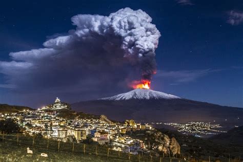 VIDEO: See the latest eruptions at Mount Etna (Italy) Europe’s most ...