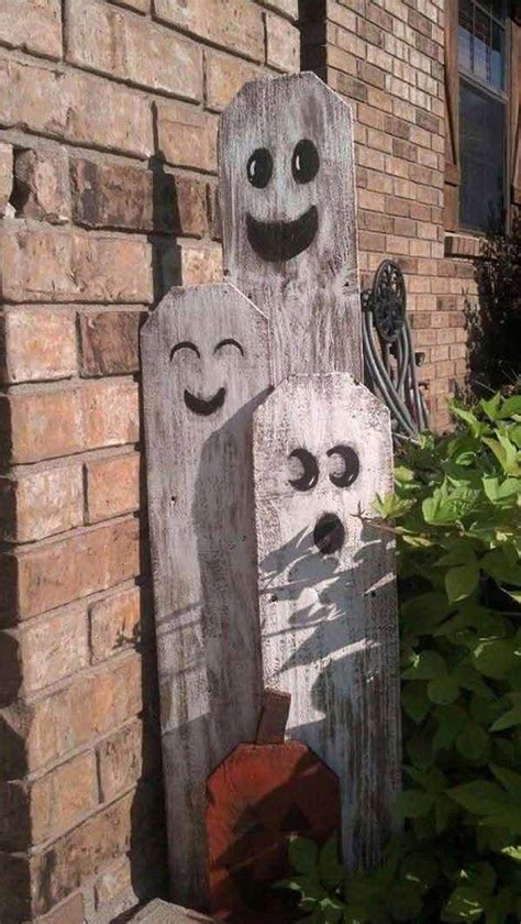 20 Halloween Decorations Crafted from Reclaimed Wood - Amazing DIY ...